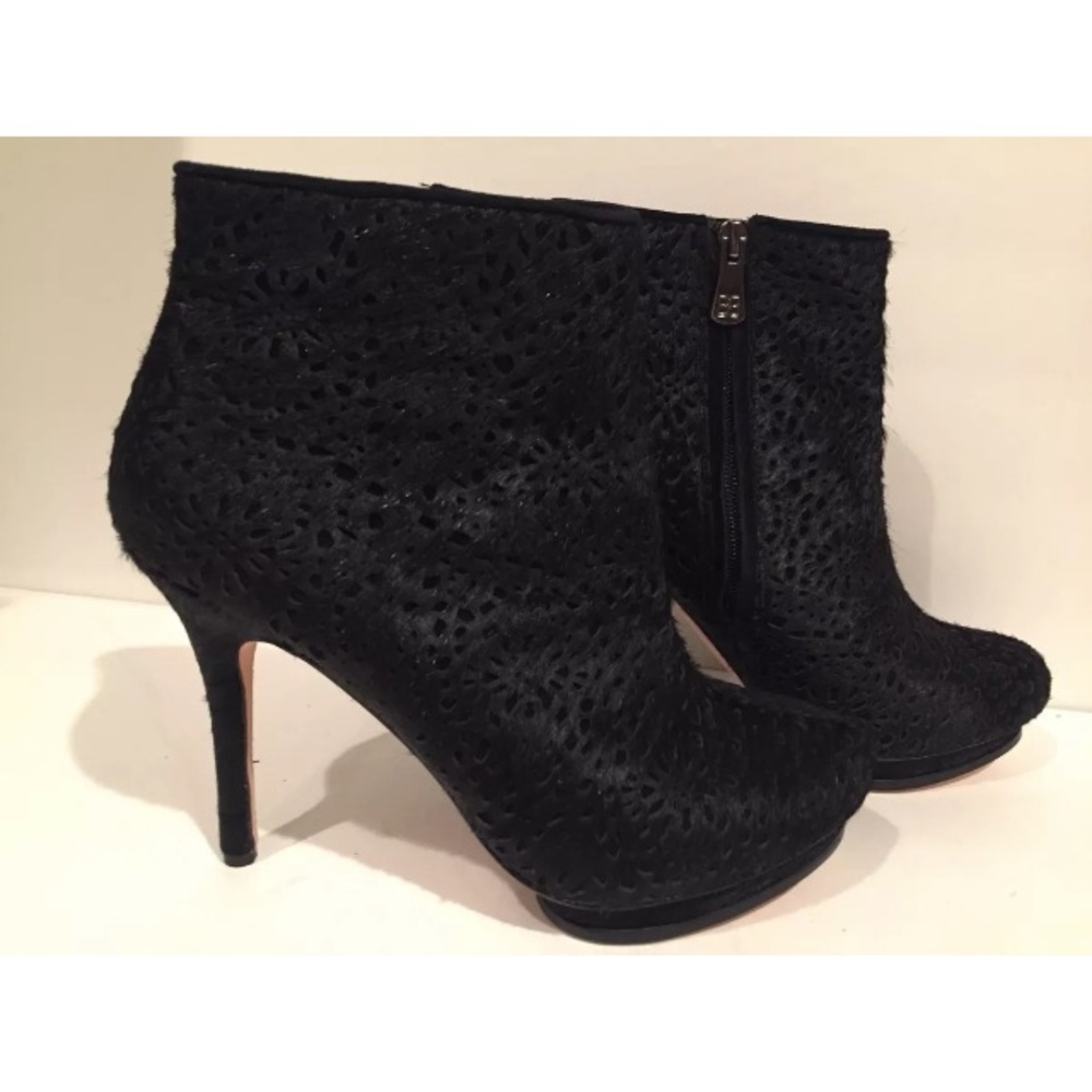 BCBGmaxazria Ven fur ankle boots black 9.5, 10